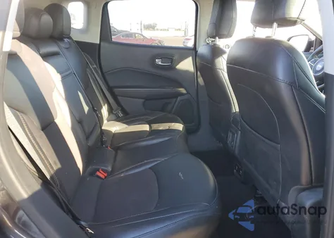 2019 Jeep Compass Latitude z USA, uszkodzony, nr VIN 3C4NJCBB4KT750042